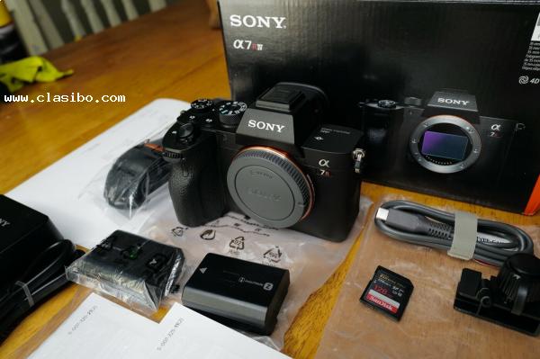 Sony A7R IV 35mm Full-Frame Camera with 61.0MP - Black 24-70 Gmaster Lens